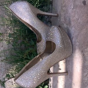 Gold shimmery pumps Size: 6